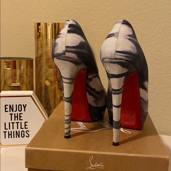 Christian Louboutin Tie Die Pump - Picture 3 of 6